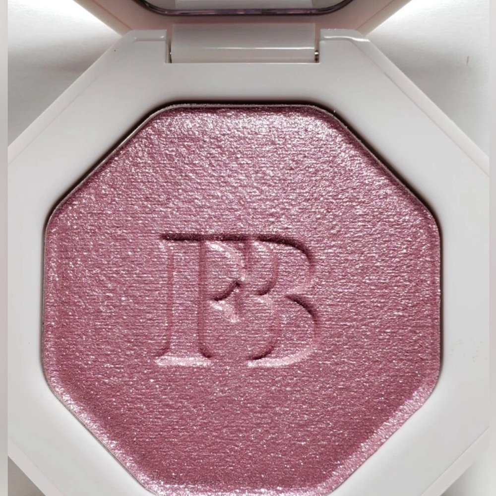 FENTY BEAUTY Killawatt Freestyle Highlighter – “WhattaBrat”❤️